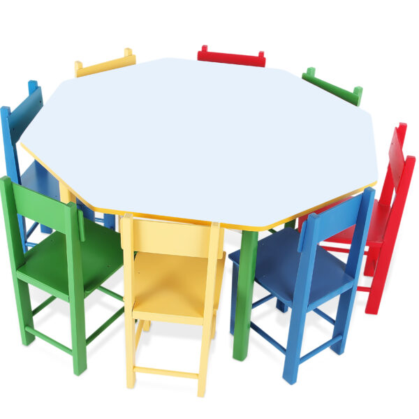 Mesa oitavada com 8 cadeiras