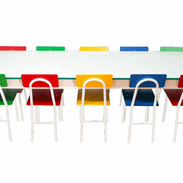 Mesa grande com 10 cadeiras de ferro